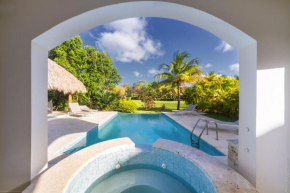 Pool View Villa in Cocotal